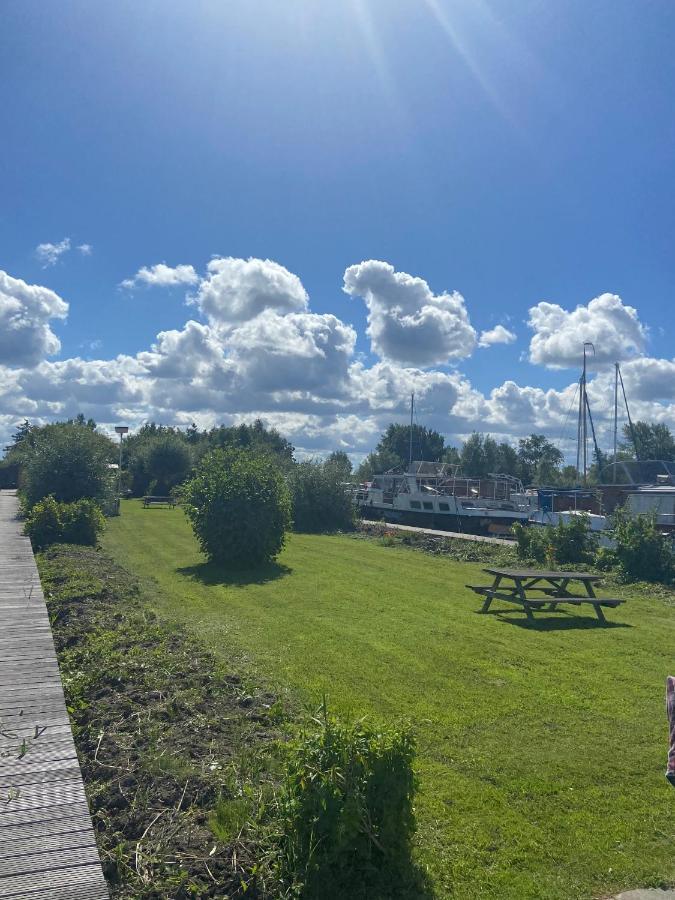 Hotel C'Est La Vie Houseboat Nederhorst den Berg Zewnętrze zdjęcie