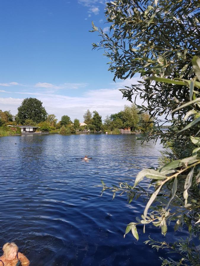 Hotel C'Est La Vie Houseboat Nederhorst den Berg Zewnętrze zdjęcie