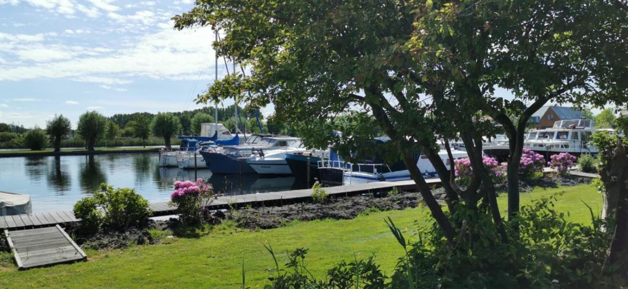 Hotel C'Est La Vie Houseboat Nederhorst den Berg Zewnętrze zdjęcie