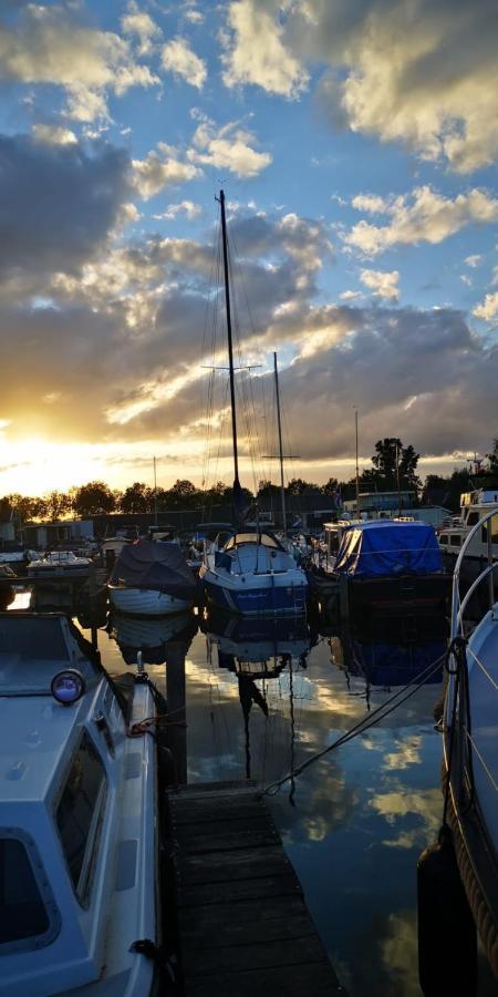 Hotel C'Est La Vie Houseboat Nederhorst den Berg Zewnętrze zdjęcie